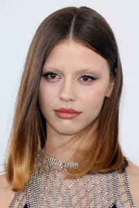 Фото Миа Гот (Mia Goth)