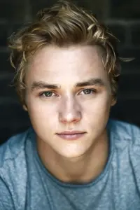 Фото  (Ben Hardy)