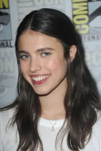 Фото Маргарет Куэлли (Margaret Qualley)