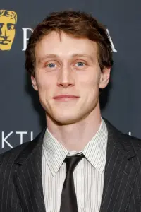 Фото Джордж Маккей (George MacKay)