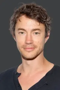 Фото Том Уиздом (Tom Wisdom)