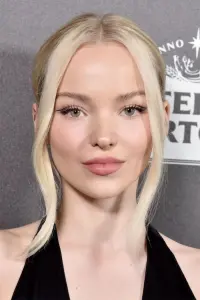 Фото  (Dove Cameron)