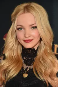 Фото  (Dove Cameron)