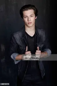 Фото  (Leo Howard)