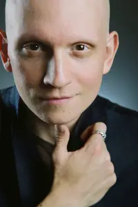 Фото Энтони Кэрриган (Anthony Carrigan)