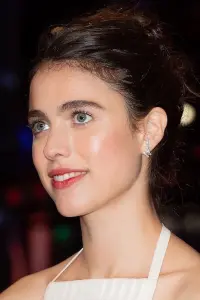 Фото Маргарет Куэлли (Margaret Qualley)