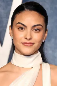 Фото  (Camila Mendes)