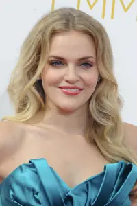 Фото  (Madeline Brewer)