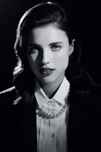 Фото Маргарет Куэлли (Margaret Qualley)