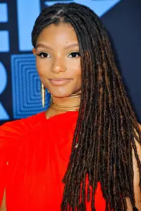 Фото Холли Бэйли (Halle Bailey)