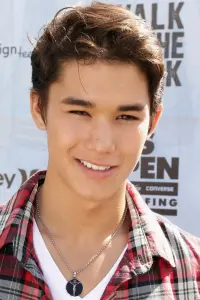 Фото Бубу Стюарт (Booboo Stewart)