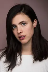 Фото Маргарет Куэлли (Margaret Qualley)