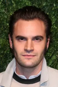 Фото  (Tom Bateman)