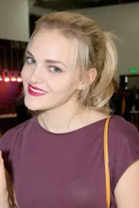 Фото  (Madeline Brewer)