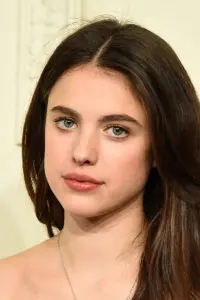 Фото Маргарет Куэлли (Margaret Qualley)