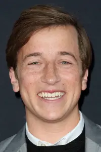 Фото Скайлер Джизондо (Skyler Gisondo)