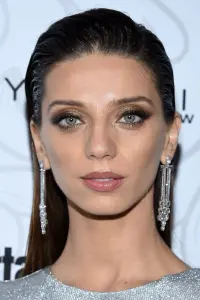 Фото Анжела Сарафян (Angela Sarafyan)