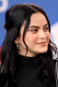 Фото  (Camila Mendes)