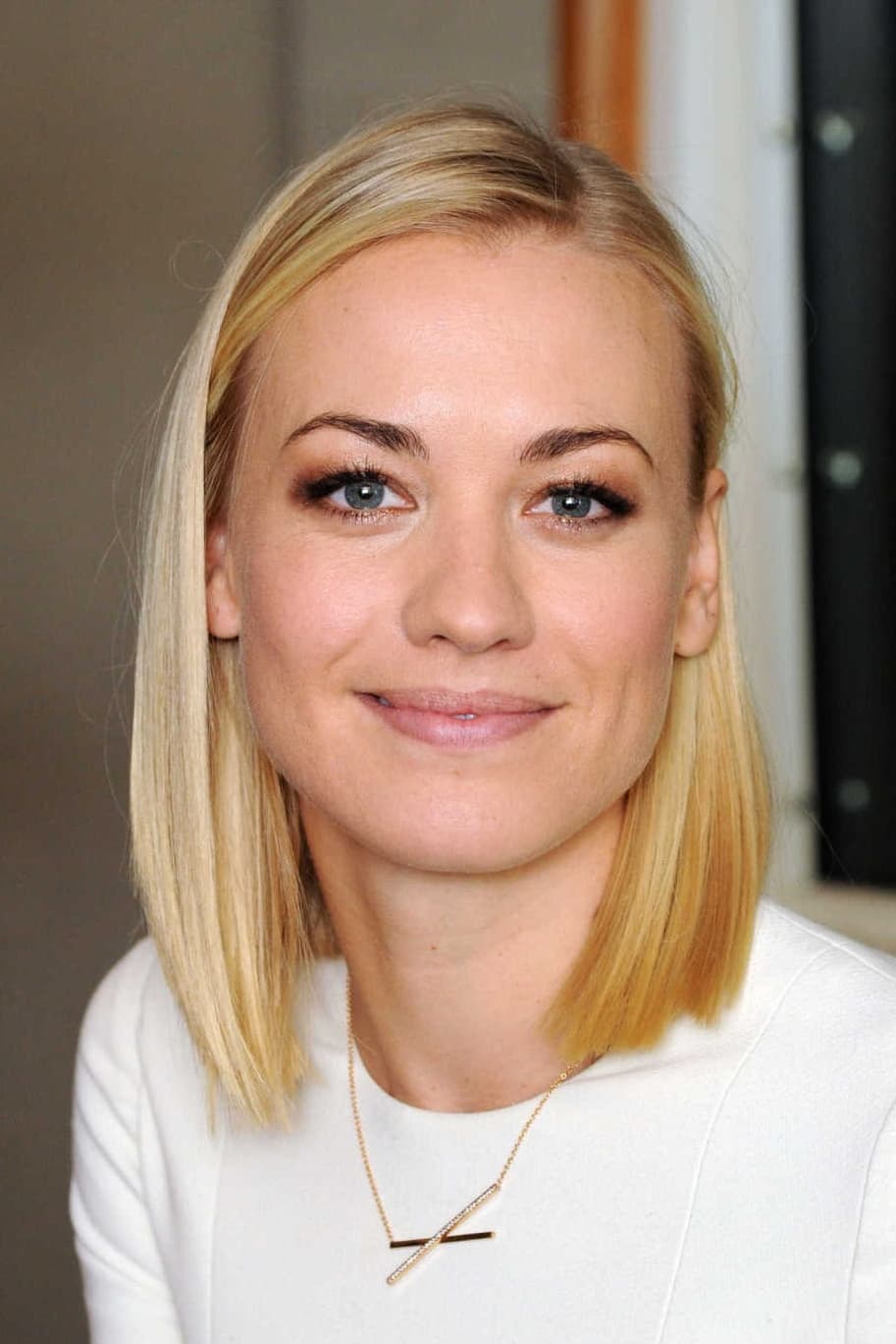 Фото Ивонн Страховски (Yvonne Strahovski)