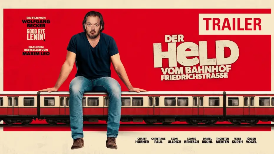 Видео к фильму Берлинский герой | DER HELD VOM BAHNHOF FRIEDRICHSTRASSE | Trailer | ab 11. Dezember 2025 im Kino