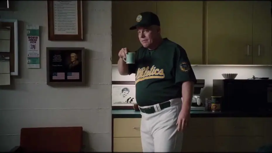 Видео к фильму Человек, который изменил всё | MONEYBALL Film Clip - 'You're Killing This Team'