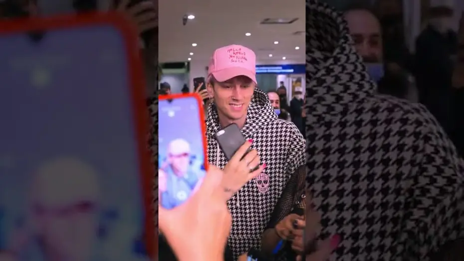 Видео к фильму Machine Gun Kelly's Life In Pink | "No One Saw Me Coming"
