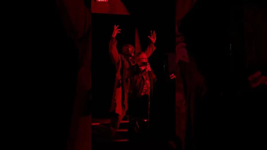 Видео к фильму Убийца-психопат | Spotted: PSYCHO KILLER loose at the premiere of his new movie.