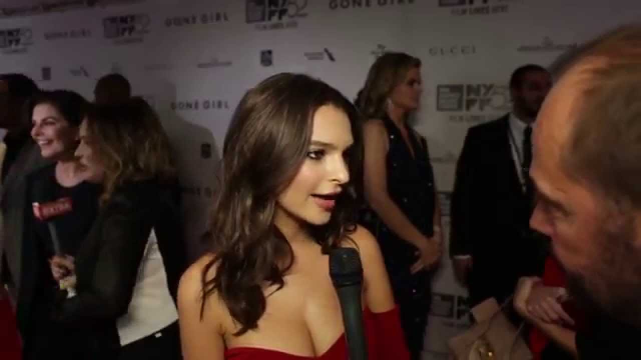 Видео к фильму Исчезнувшая | NYFF52 "Gone Girl" Red Carpet | Emily Ratajkowski