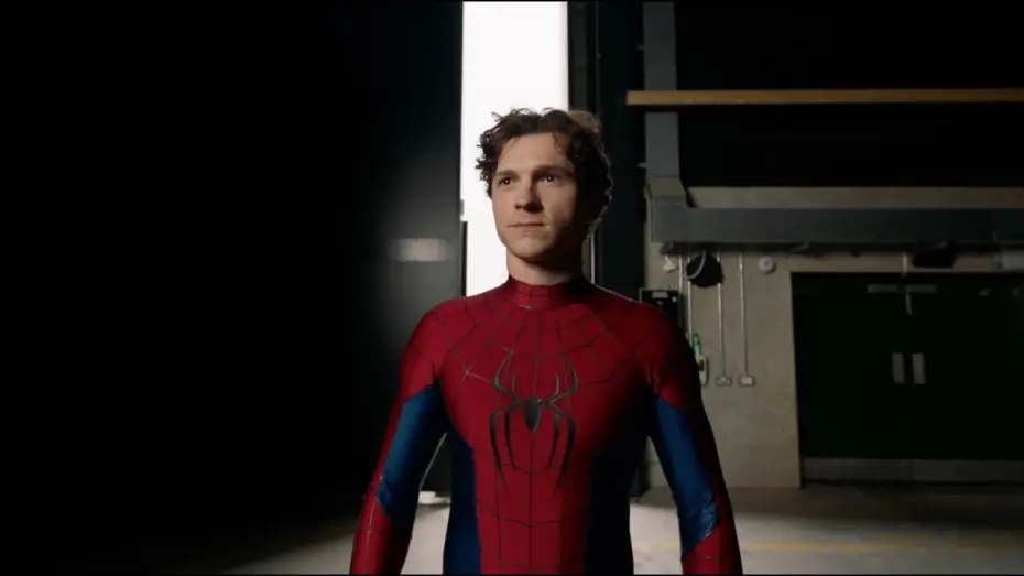 Видео к фильму Человек-паук: Новый день | Tom Holland New Suit Reveal