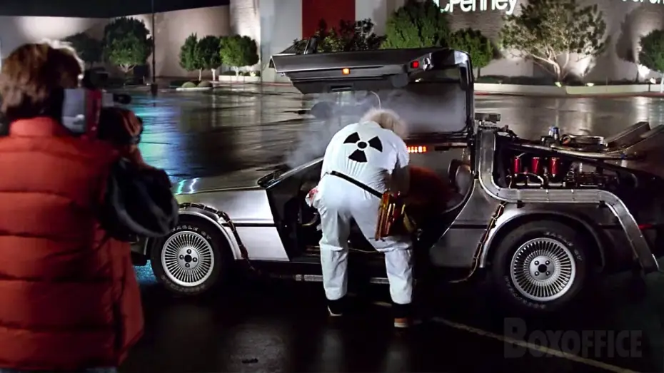 Видео к фильму Назад в будущее | Marty d&eacute;couvre la DeLorean | Retour vers le futur | Extrait VF