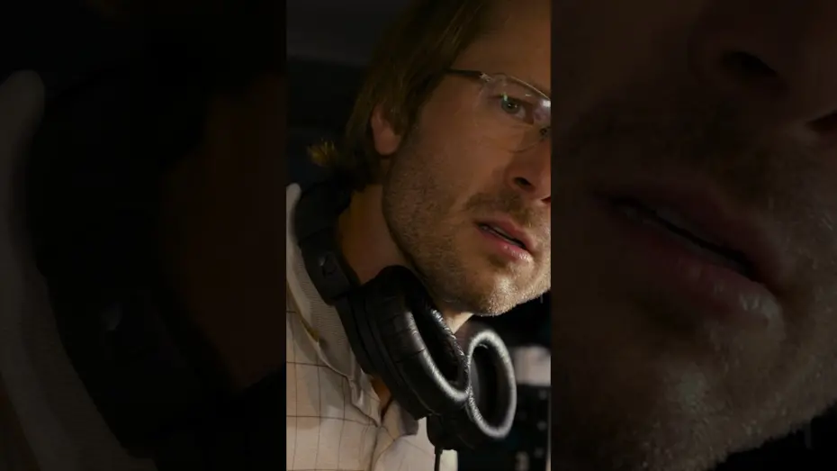 Видео к фильму Я не киллер | gary is not a real hit man. but his potential clients don't know that