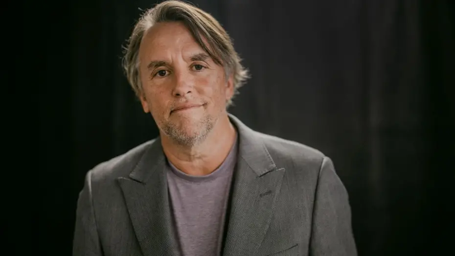 Видео к фильму Я не киллер | Richard Linklater on Directing Hit Man, a Screwball Comedy Meets Film Noir