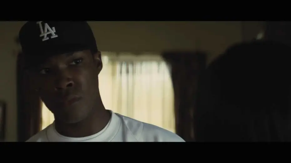 Видео к фильму Голос улиц | N. W. A. - Straight Outta Compton / Extrait "Discussion entre Dr. Dre et sa m&egrave;re" VF