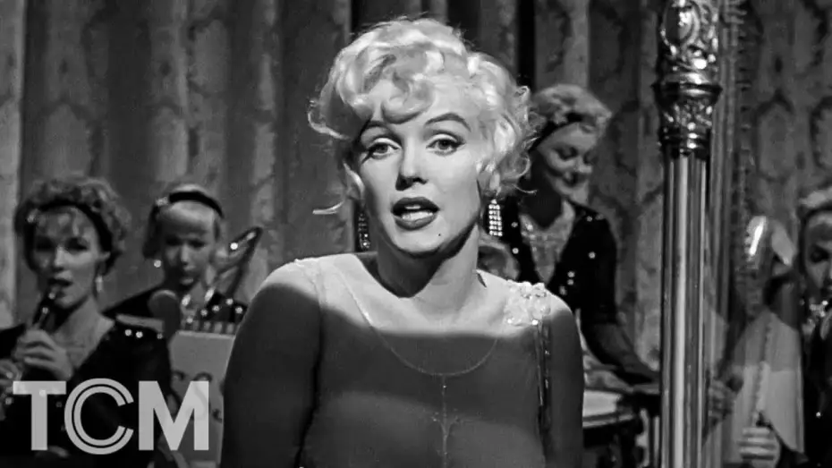 Видео к фильму В джазе только девушки | Sugar Kane (Marilyn Monroe) Performs &ldquo;I Wanna Be Loved By You&rdquo; | Some Like It Hot (1959) | TCM