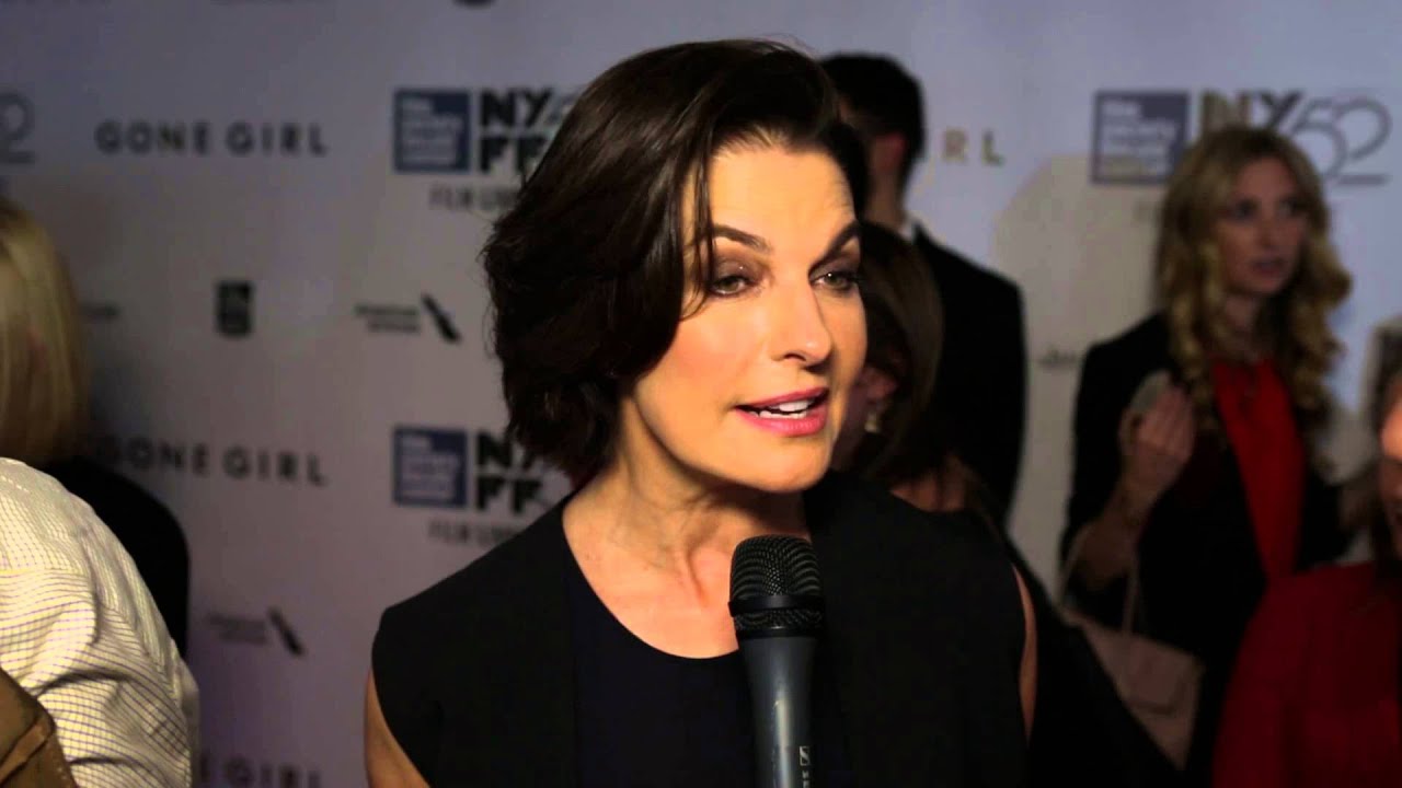 Видео к фильму Исчезнувшая | NYFF52 "Gone Girl" Red Carpet | Sara Ward