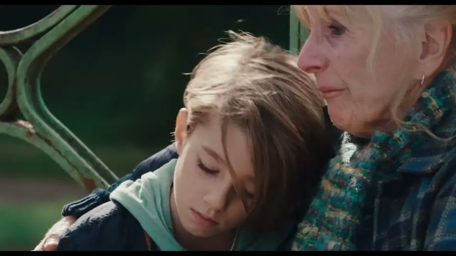 Видео к фильму Что случилось осенью | SOTTO LE FOGLIE di Fran&ccedil;ois Ozon | Trailer Ufficiale Italiano | dal 10 aprile al cinema