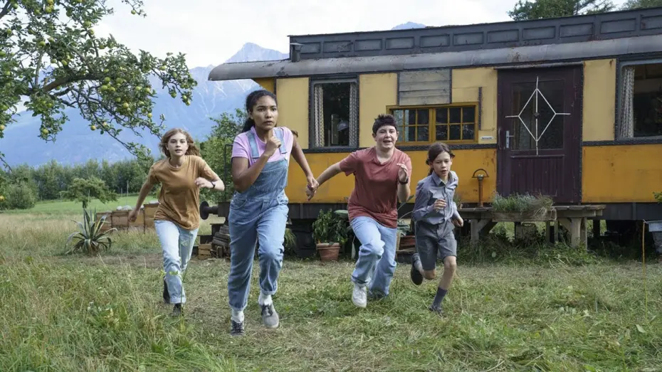 Видео к фильму The Flying Classroom | Official HD Trailer [Subtitled]