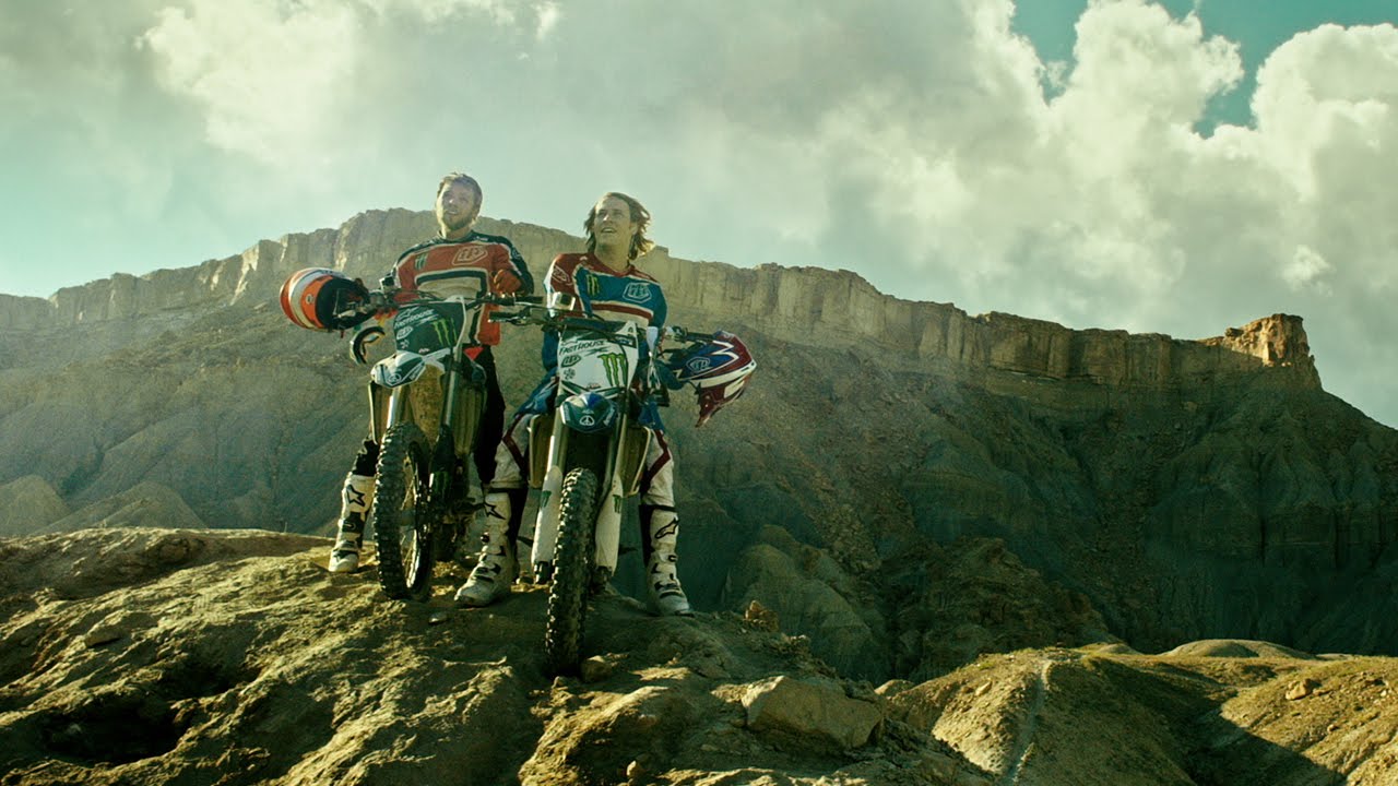 Видео к фильму На гребне волны | Motocross Featurette