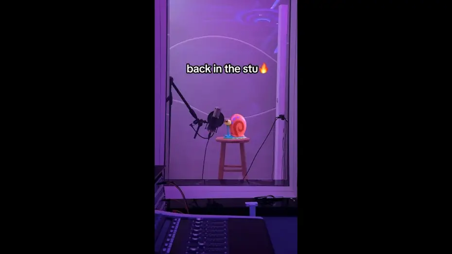 Видео к фильму Губка Боб: В поисках квадратных штанов | Gary in the recording booth