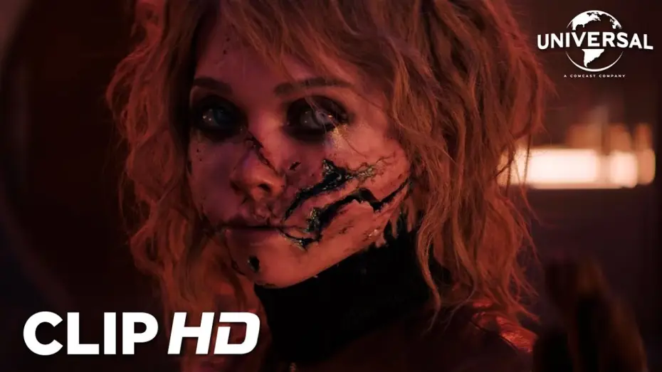 Видео к фильму МЕГАН 2.0 | Clip en espa&ntilde;ol - M3GAN vs. AMELIA