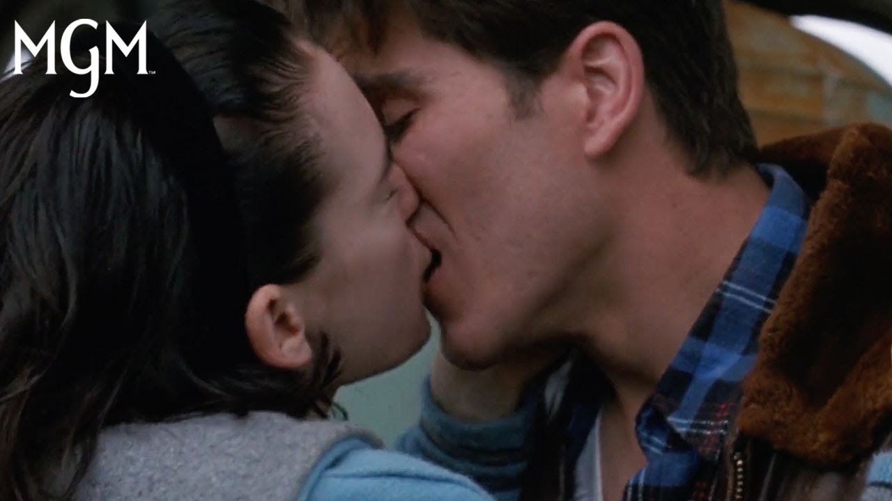 Видео к фильму Русалки | MERMAIDS (1990) | Charlotte & Joe Kiss | MGM