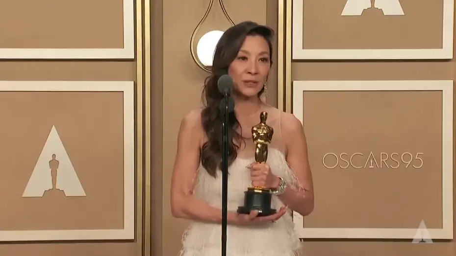Видео к фильму Всё везде и сразу | Best Actress Michelle Yeoh | Oscars95 Press Room Speech
