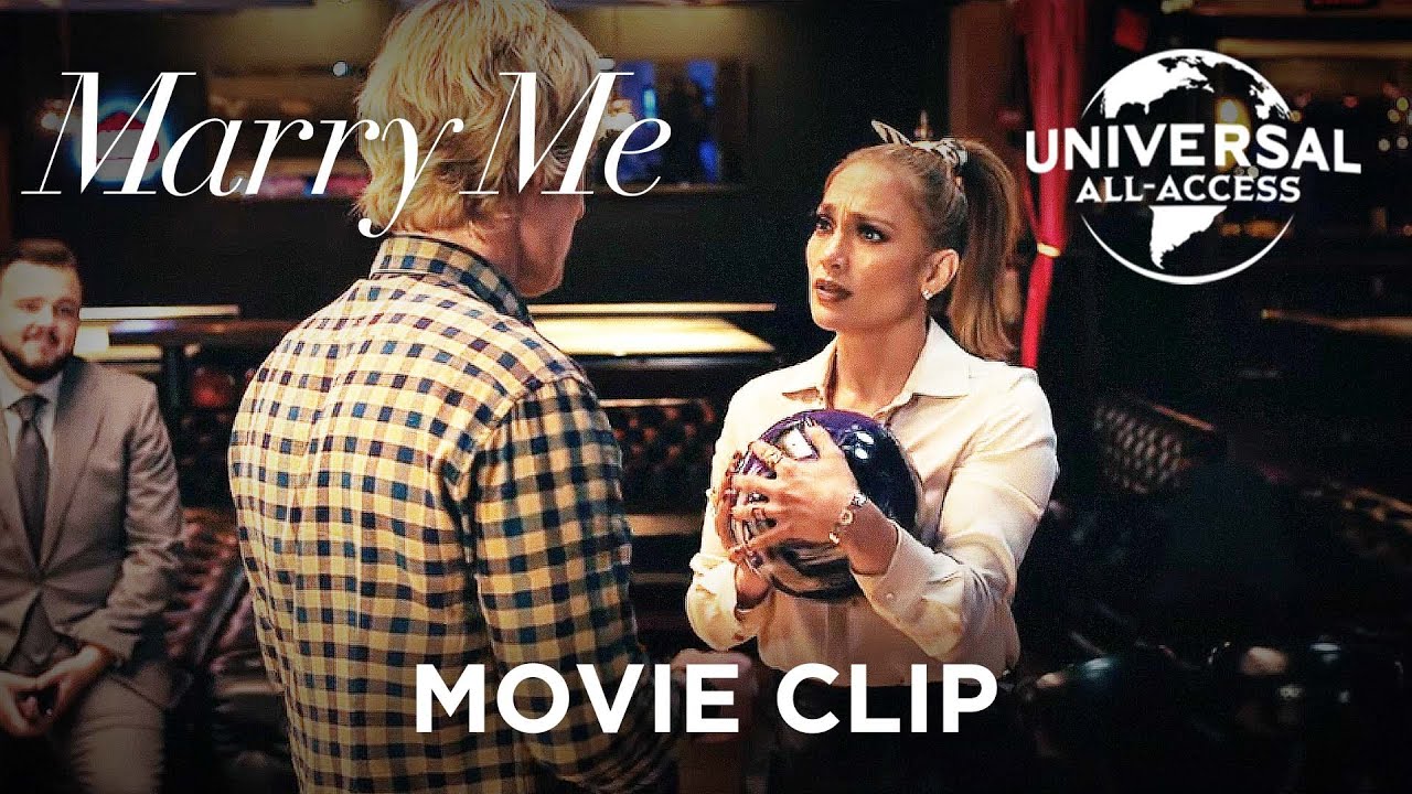Видео к фильму Первый встречный | Marry Me | Charlie Mansplains Bowling To Kat | Movie Clip