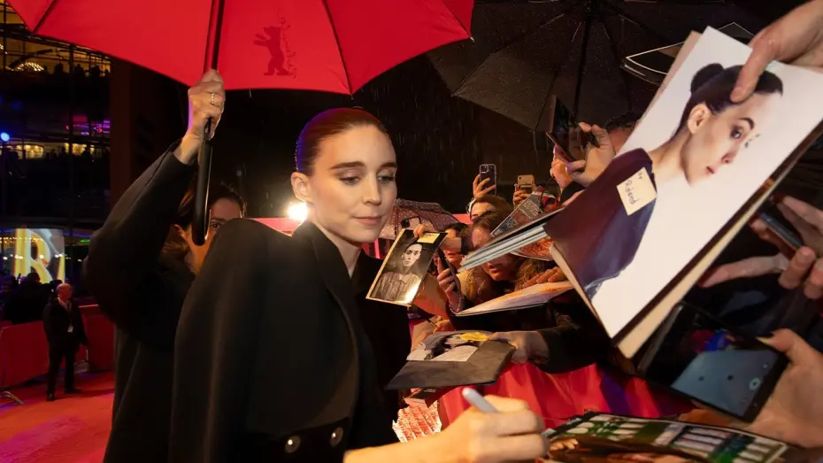 Видео к фильму La Cocina | Berlinale Red Carpet Highlights