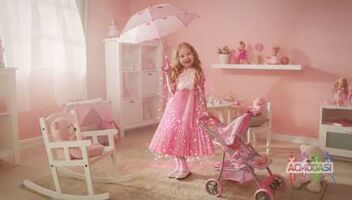Дети (девочки) на главные роли в рекламный ролик детских игрушек Mary Poppins 
