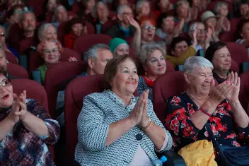 Бабушка 60-80 лет в короткий ролик для соцсетей.