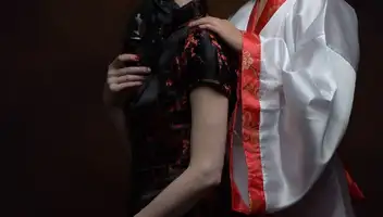 Азиатка на съемку постановочного боя