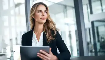 Помощница главного героя в клипе Российского Певца.