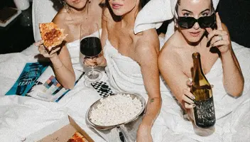 Главные роли в треш-комедию "Поддай парку!"