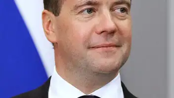 Ищем актёра на пародийный проект с дипфейком &mdash; нужен человек, внешне напоминающий Дмитрия Медведева.